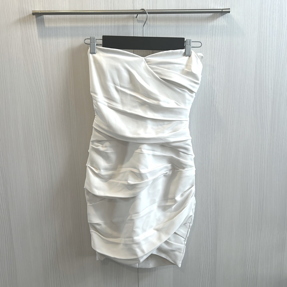 BCBG strapless pleated patterned sweet heart neck line mini dress size 4 bride